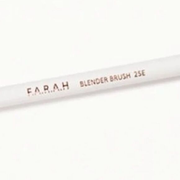 New F.A.R.A.H Blender Brush 25E Rose Gold Collection NEW Ipsy bag - Picture 2 of 4